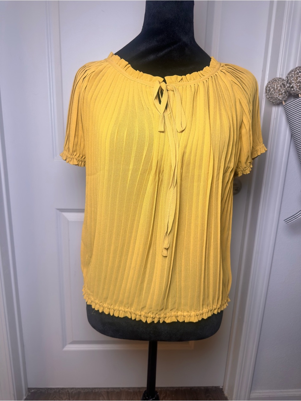 Steve Madden Yellow Pleated Short-Sleeve Tie-Neck Blouse / BNWT